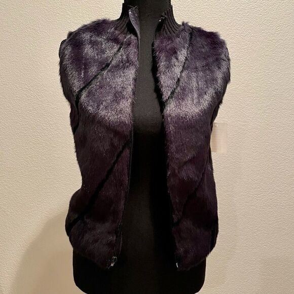 NWT Women’s Faux Fur Zip Up Vest - Picture 1 of 5